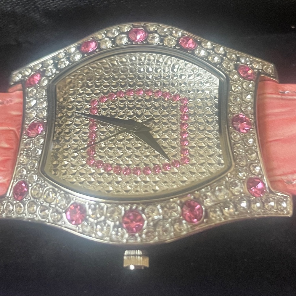 New Suzanne Somers collection wristwatch lots of bling Runs well! Perfec… - Picture 2 of 4